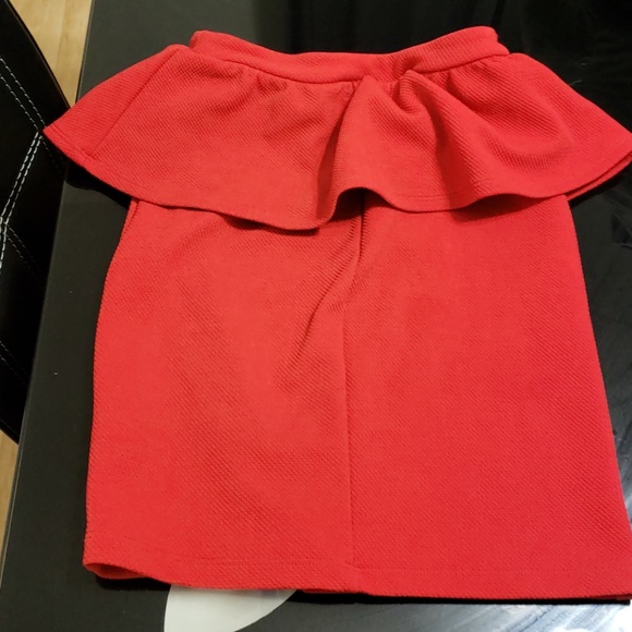 Red skirt - Picture 2 of 2